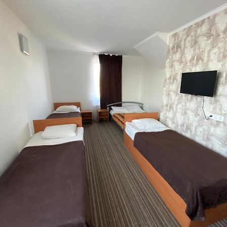 Autopark Hotel Lviv Exteriör bild