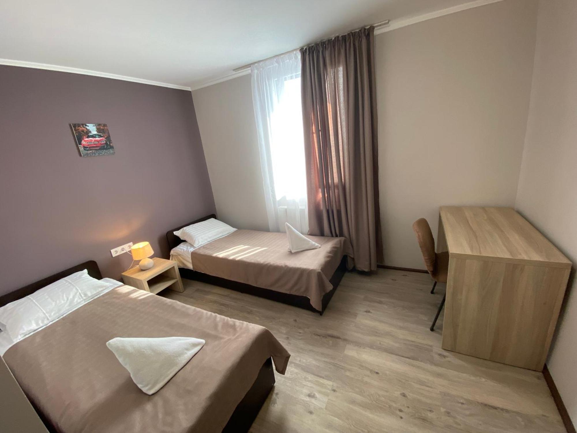 Autopark Hotel Lviv Exteriör bild