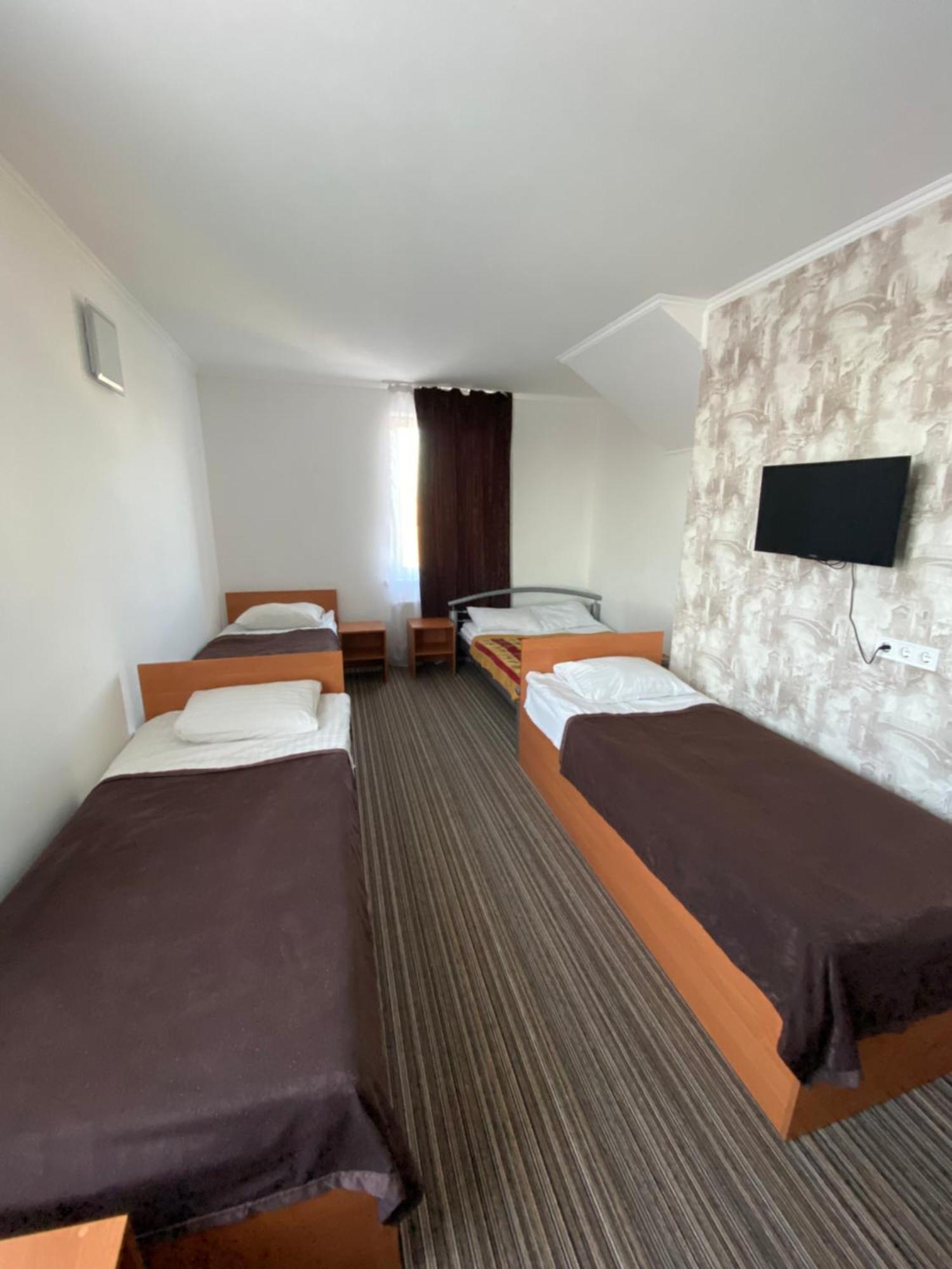 Autopark Hotel Lviv Exteriör bild