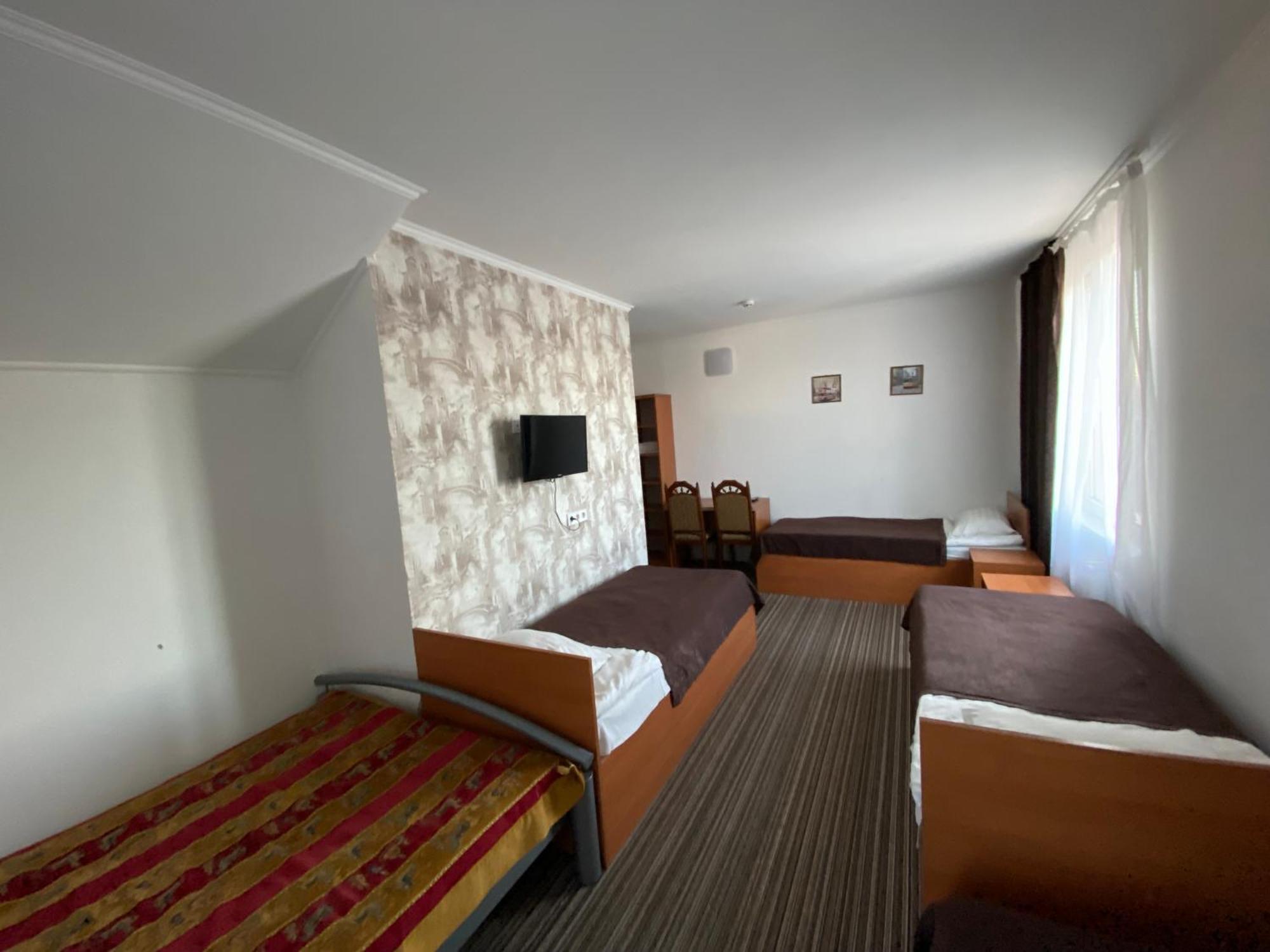 Autopark Hotel Lviv Exteriör bild