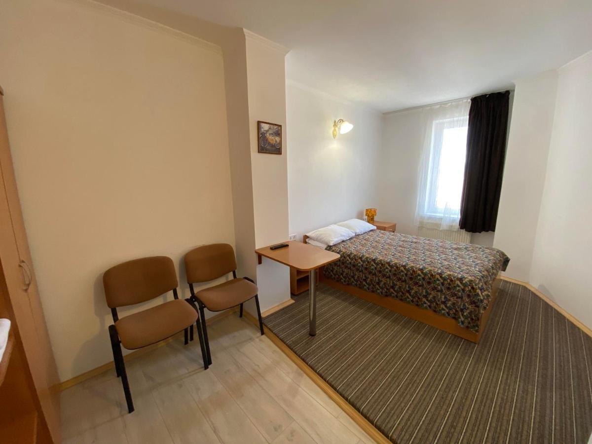 Autopark Hotel Lviv Exteriör bild