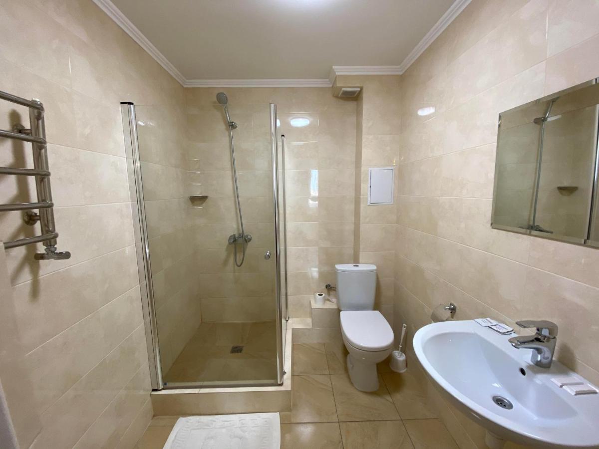 Autopark Hotel Lviv Exteriör bild