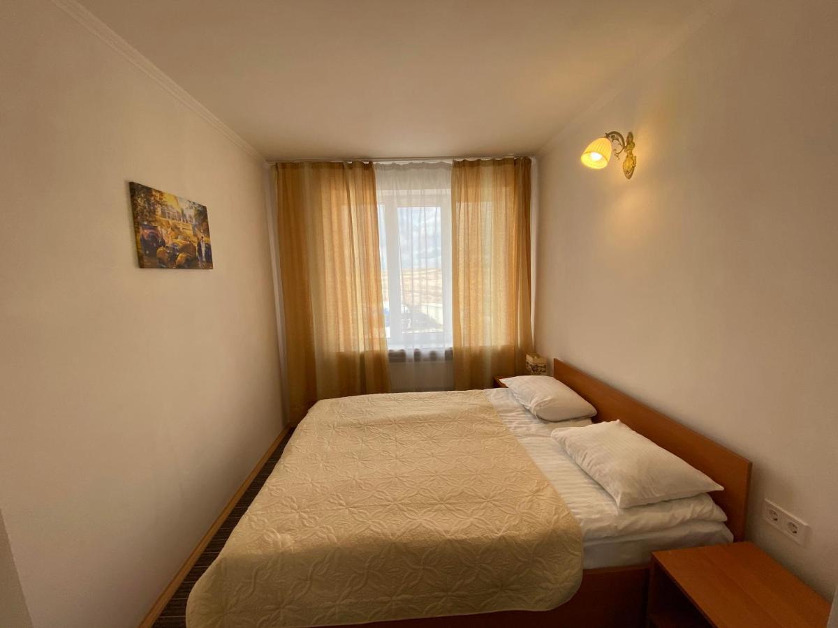Autopark Hotel Lviv Exteriör bild