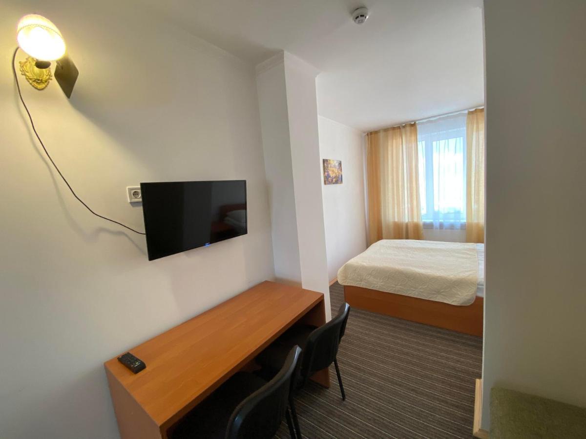 Autopark Hotel Lviv Exteriör bild
